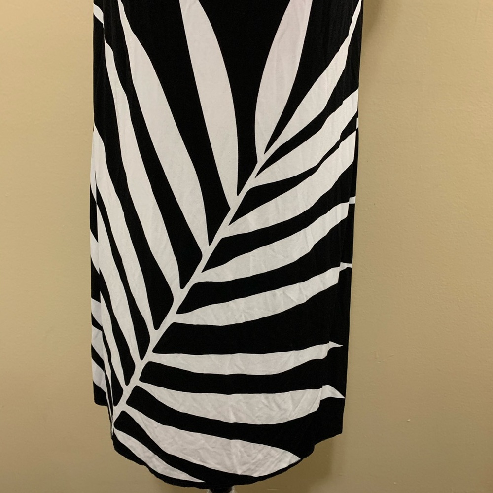 London Times Black & White Leaf Print Halter Dress - Picture 3 of 12